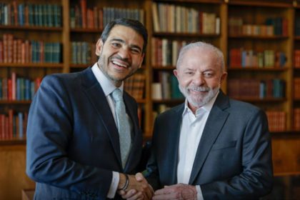 Jorge Messias com o presidente Lula: nova indicação para o STF, apesar de rejeição do Senado (Foto: Ricardo Stuckert/PR)