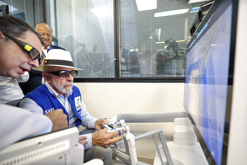 Lula conhece equipamento de saúde: crítica aos ricos (Foto: Wallison Breno/PR)