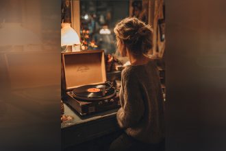 Mãe é homengeada em dez mil músicas, segundo registra o Ecad (Imagem ilustrativa produzida por IA/Meta)
