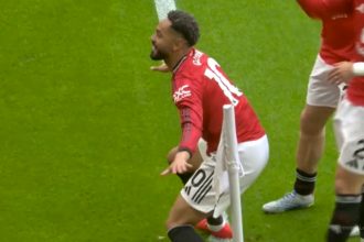 Matheus Cunha abriu o placar na vitória do Manchester sobre o Liverpool (Imagem: ESPN/YouTube/Reprodução)