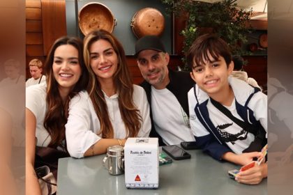 Mico Freitas com a esposa Kelly Key, a enteada e o filho caçula (Foto: @micofreitas/Instagram/Reprodução)
