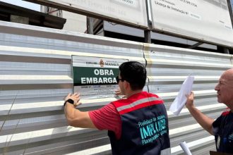 Obra embargada pela Prefeitura de Manaus (Foto: Divulgação)