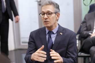 Romeu Zema defendeu trabalho iunfantil, depois corrigiu para adolescente (Foto: Agência Câmara)
