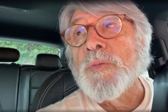 Sérgio Chapelin completa 85 anos nesta terça-feira (Imagem: YouTube/Reprodução)
