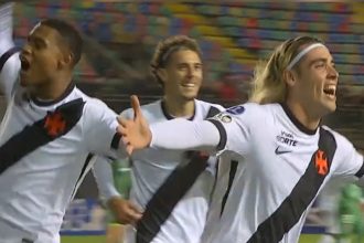 Spinelli comemora gol marcado de pênalti na vitória do Vasco (Imagem: ESPN/YouTube/Reprodução)
