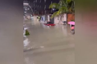 Alagação de rua em Manaus nesta quarta-feira: recursos federais para ações de defesa civil (Imagem: Instagram/Reprodução)
