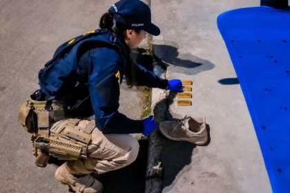 O ouro estava escondido em um tênis (Foto: Divulgação/PRF)
