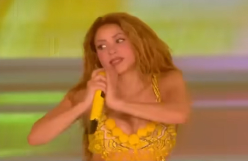 Cantora Shakira no show em Copacabana: público de 2 milhões de pessoas (IMagem: YouTube/Reprodução)