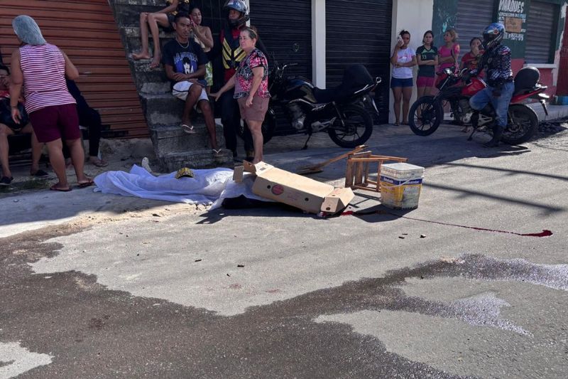 O homem identificado apenas como Gilson não resistiu e morreu no local (Foto: WhatsApp/reprodução)