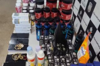 Na ação, os policiais militares apreenderam produtos furtados de diferentes lojas (Foto: Divulgação)