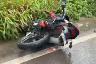 O motociclista morreu no local, sem chance de socorro (Foto: WhatsApp/Reprodução)