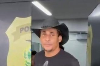 Ao ser conduzido para exame de corpo de delito, o suspeito negou envolvimento no crime (Foto: WhatsApp/Reprodução)