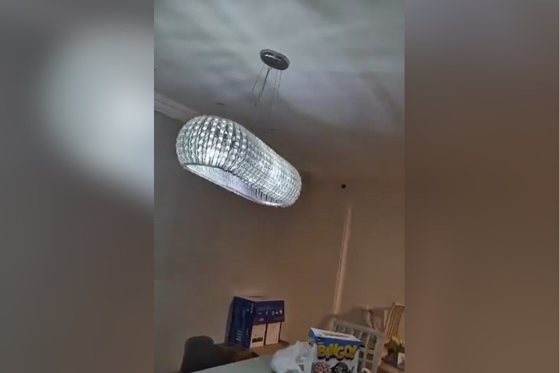 Luminária balançou em apartamento na Ponta Negra (Imagem: WhatsApp/Reprodução)