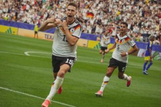 Nico Schlotterbeck comemora gol na goleada da Alemanha sobre Curaçau (Foto: Fifa World Cup Media/X)