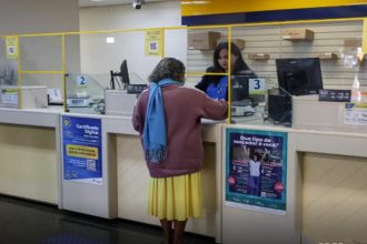 Atendimento ao público nos bancos será reduzido nos dias de jogos do Brasil (Foto: Antonio Cruz/ABr)