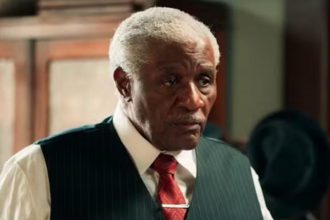 Tony Tornado em cena de êta Mundo Melhor! Ator opta por trabalhar em produções com menos tempo de gravação (Imagem: TV Globo/Reprodução)