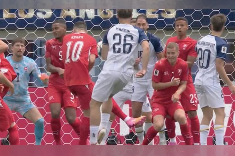 Lance do gol de Ermin Mahmic para a Bósnia (de branco) na derrota para a Suíça (Foto: Fifa World Cup Média/X)