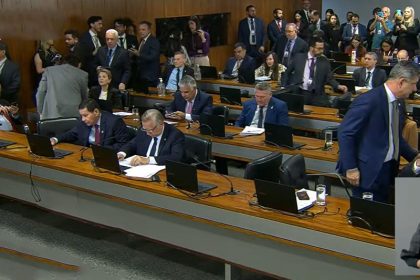 CCJ Senado aprovou, de forma simbólica, sem registrar voto, PEC de autonomia do BC (Imagem: TV Senado/Reprodução)