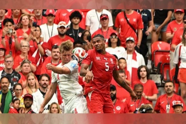 Lance de Suíça (de vermelho) e Canadá: suíços se classificaram em primeiro lugar no Grupo B (Foto: Fifa World Cup Media/X)