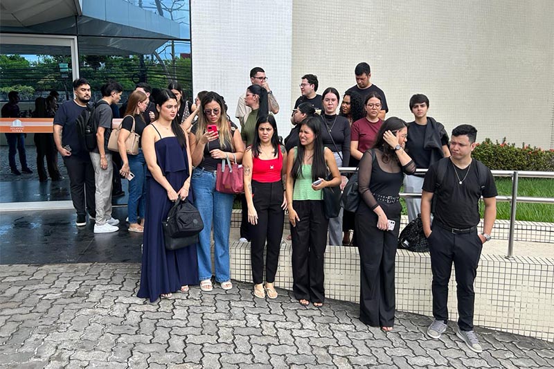 Funcionários do cartório foram demitidos e não puderam entrar no imóvel (Foto: Thiago Gonçalves/AM ATUAL)