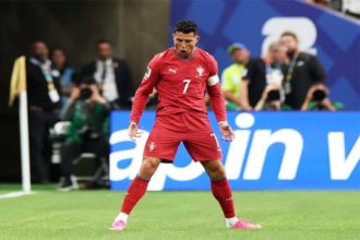 Cristiano Ronaldo desencantou na Copa e fez dois gols na vitória sobre o Uzbequistão (Foto: Fifa World Cup Media/X)