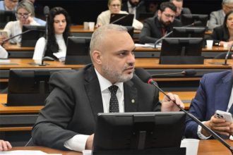 Deputado Marcos Tavares diz que objetivo é impor limites objetivos e mecanismos de controle para saque de dinheiro (Foto: Agência Câmara)