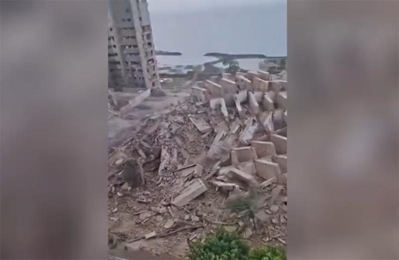 Escombros de prédios que desabaram em Caracas: ao menos 40 mil pessoas estão desaparecidas (Imagem: YouTube/Reprodução)