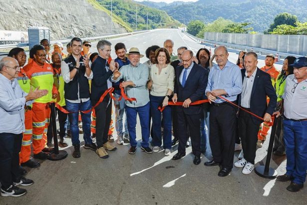 Lula ao inaugurar trecho da rodovia Presidente Dutra: crítica aos ricos (Foto: Ricardo Stuckert/PR)