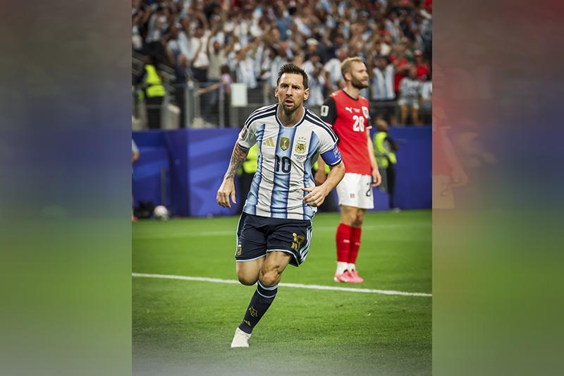 Lionel Messi ao marcar o primeiro gol dele na vitória sobre a Áustria (Foto: BR/@afootball)