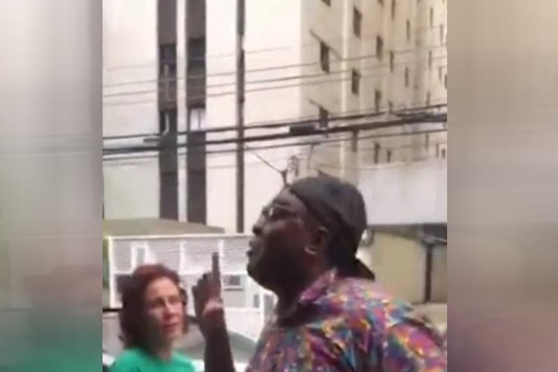 Luan Araújo e a então de´putada Carla Zambelli em outubro de 2022: jornalista não pagou multa (Imagem: WhatsApp/Reprodução)