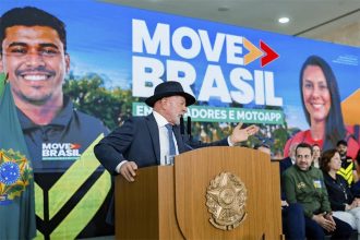 Presidente Lula lançou programa de crédito para motociclistas entregadores (Foto: Ricardo Stuckert/PR)