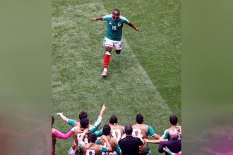 Julian Quiñones abriu o placar na vitória do México por 2 a 0 contra a África do Sul (Foto: Fifaworldcup/X/Divulgação)