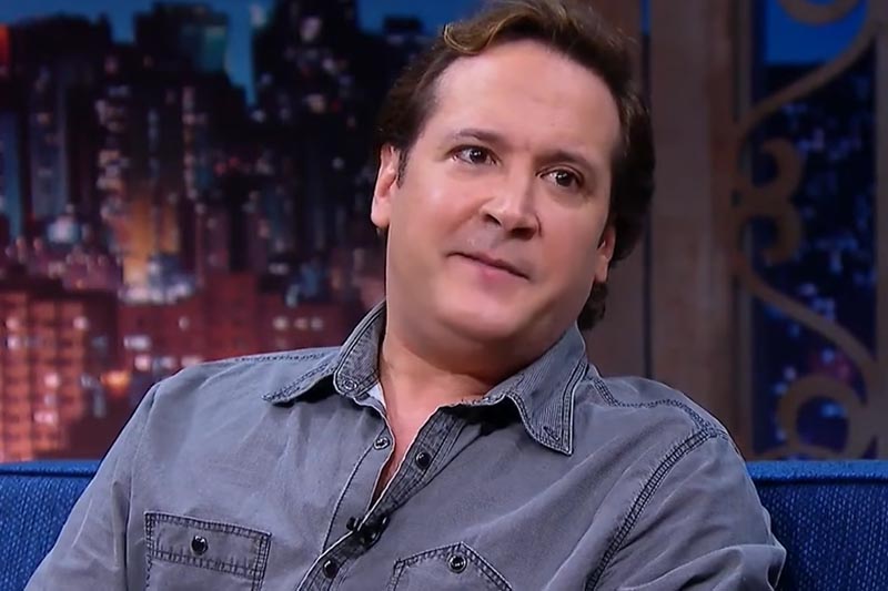 Roy Rosselló, um dos integrantes do Menudo, está confirmado na turnê (Imagem: SBT/Reprodução)