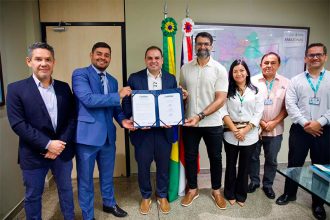 Reitor da UEA e Roberto Cidade