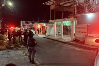 O homem identificado como Jean, ex-motorista de ônibus, não resistiu aos ferimentos e morreu no local (Foto: WhatsApp/Reprodução)