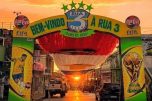 Moradores da Rua 3, no Alvorada, transformaram a rua em um símbolo da paixão pelo futebol (Foto: Instagram/Divulgação)