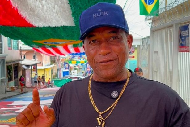 O ex-atacante da Seleção Brasileira tetracampeã do mundo, Paulo Sérgio Rosa, o Viola, visitou a "Rua da Copa", no bairro Alvorada (Foto: Murilo Rodrigues/AM ATUAL)