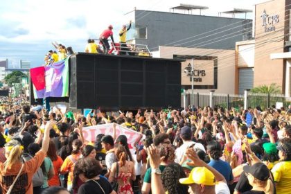 Milhares de pessoas participaram do evento, onde os políticos estiveram presentes (Foto: WhatsApp/Reprodução)