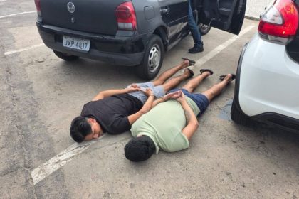Ronald Sales Ramos Filho e Vinicius Miranda Munhoz foram presos pela Polícia Civil do Amazonas (Foto: WhatsApp/Reprodução)