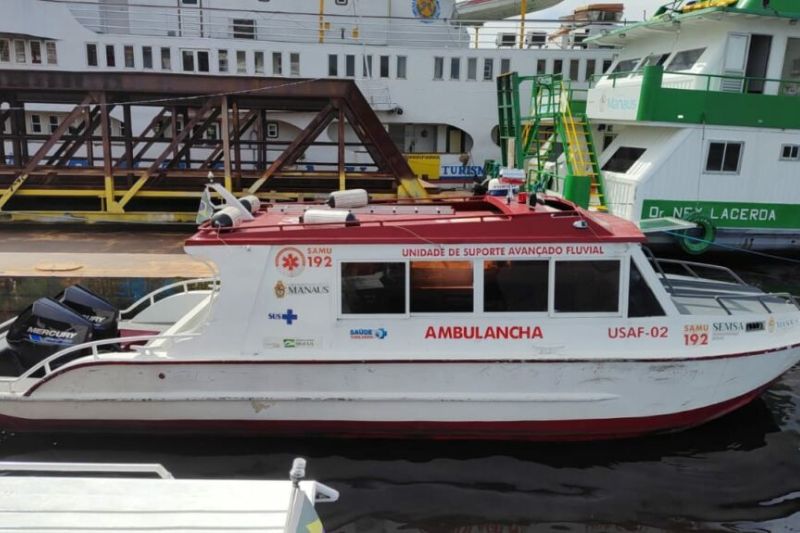 A lancha é o único meio de socorro rápido para 44 comunidades atendidas pela base (Foto: Divulgação)