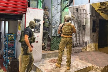 Segundo a Polícia Civil, o homem também atua como armeiro e era um dos alvos da Operação Rota do Norte (Foto: WhatsApp/Reprodução)