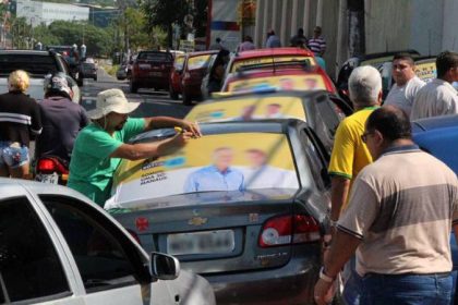 Adesivaço de carros em campanha eleiroral: TSE fixa limite de gasto para candidatos no Amazonas (Foto: AM ATUAL)