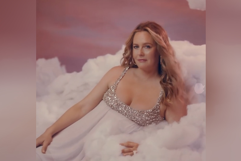 Alicia Silverstone voltará a papel de As Patricinhas de Beverly Hills, mas desta vez em série (Imagem: YouTube/Reprodução)