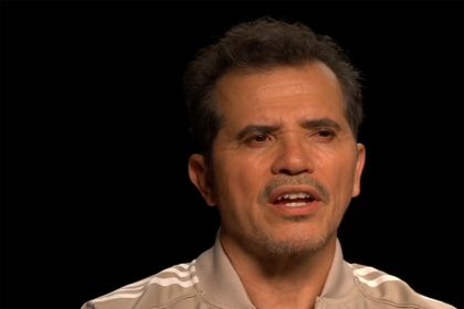 Ator John Leguizamo revelou preparação para viver personagem (Imagem: YouTube/Reprodução)