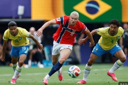 Douglas Santos e Marquinhos marcam Haaland em lance de jogo (Foto: Fifa World Cup Media/X)