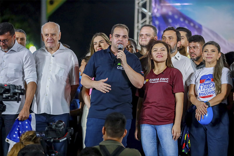 Governador Roberto Cidade, candidato à reeleição, em discurso para eleitores (Foto: Assessoria/Divulgação)