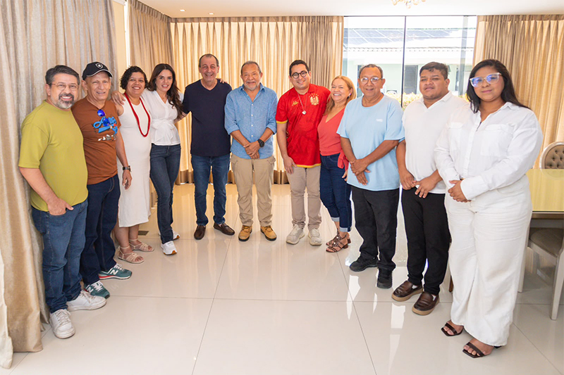 Dirigentes do PCdoB com o senador Omar Aziz: apoio à disputa do Governo do Amazonas (Foto: Assessoria/Divulgação)