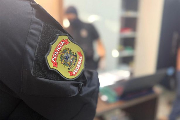Polícia Federal cumpremmandados contra investigados por ligação com a facção criminosa PCC (Foto: PF/Divulgação)