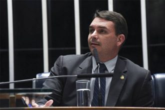 Flávio Bolsonaro cita eleição na Venezuela para duvidar do sistema eleitoral no Brasil (Foto: Jefferson Rudy/Agência Senado)