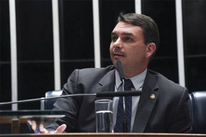 Flávio Bolsonaro cita eleição na Venezuela para duvidar do sistema eleitoral no Brasil (Foto: Jefferson Rudy/Agência Senado)